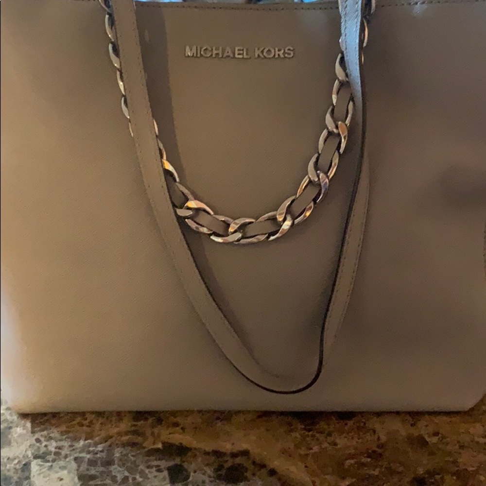 MK Grey Chain Tote  🔗🦋 - Picture 2 of 6